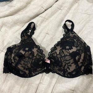 Very Sexy Victoria’s Secret black lace bra - LIKE NEW!